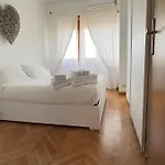 La Camilla *